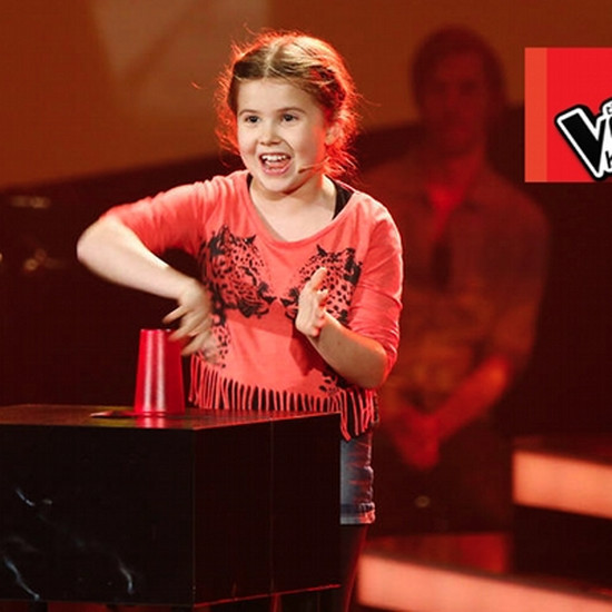 8-летний, в издании The Voice, играет на ... кружке и отлично поет!