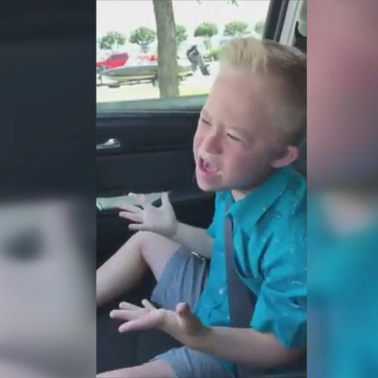 9-летний мальчик с синдромом Дауна поет песню Уитни Хьюстон, что 22 миллиона зрителей были безмолвными