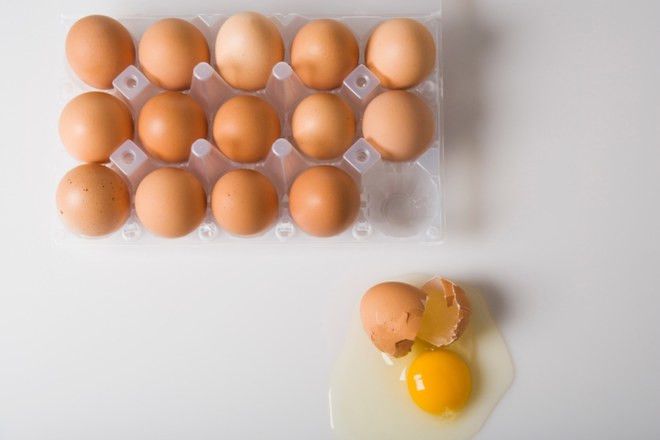 Сырые или недоваренные яйца