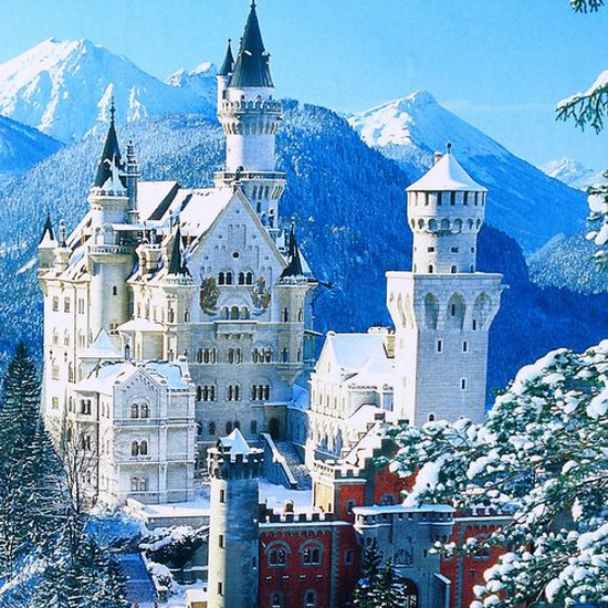 Дворец, как из Диснея и в нескольких часах езды от Польши - зимой он полон волшебства