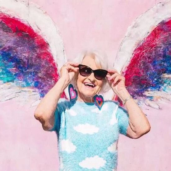 Ей 88 лет, и она только что стала лицом известного макияжа марки Urban Decay. Возраст - это всего лишь число!