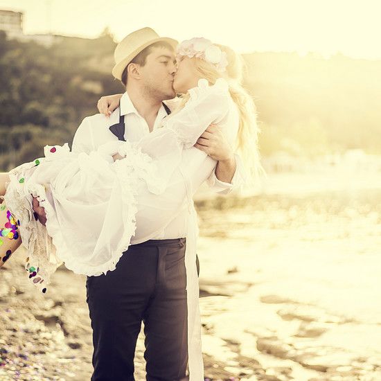Если вы состоите в браке в этом возрасте, у вас есть лучшие шансы на счастливые отношения. Вот что говорят ученые