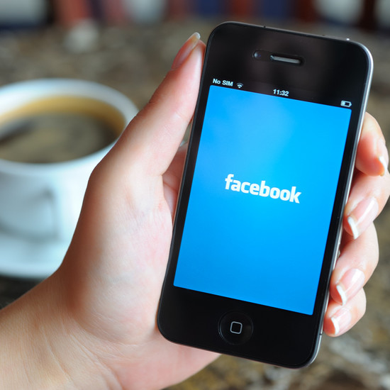 Facebook спрашивает пользователей о голых фотографиях. Все это, чтобы защитить нас от их утечки