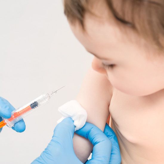 Календарь обязательных прививок детей в 2018 году. Полная программа на предстоящий год
