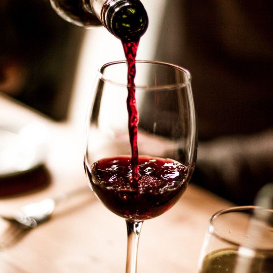 Красное вино защищает от гниения и запаха изо рта - это официальное
