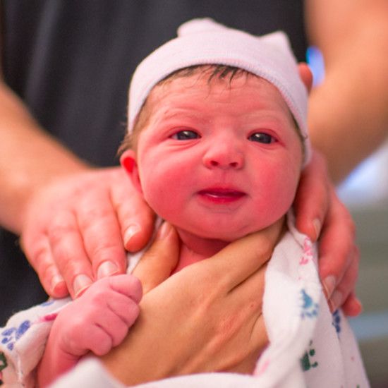 Мама САМА сфотографировала ее рождение, и фоторелерация делится с пользователями Интернета