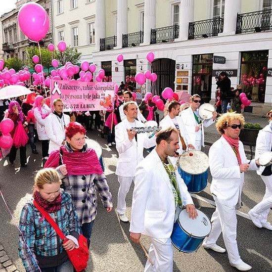 Март розовой ленты - Avon против рака молочной железы