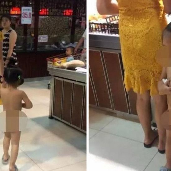 Мать и ее совершенно голая дочь ходят в супермаркете - Internauts критикуют это не за пляж