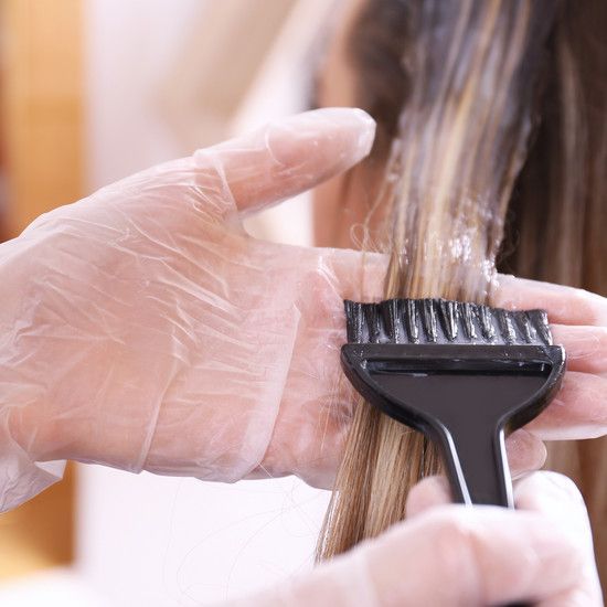 Недавние исследования показывают, что крашение волос может способствовать развитию рака молочной железы