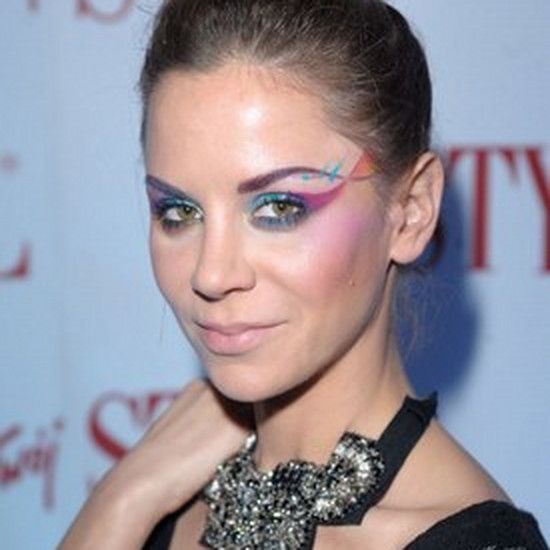 Неоновая макияж весной 2011 года - Наталья Лез воплощает новые тенденции