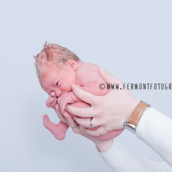 Новая идея фотографирования новорожденных - в дородовых положениях. Естественные и красивые фотографии