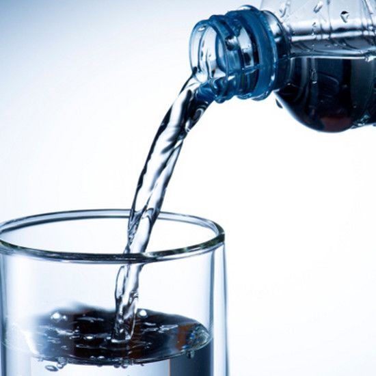 Вода не всегда будет добавлять здоровье ... Какую минеральную воду вы должны выбрать? Что лучше?
