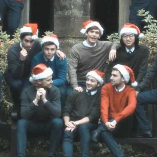 Оксфордские мальчики снова по-настоящему поют рождественский хит Мэрайи Кэри