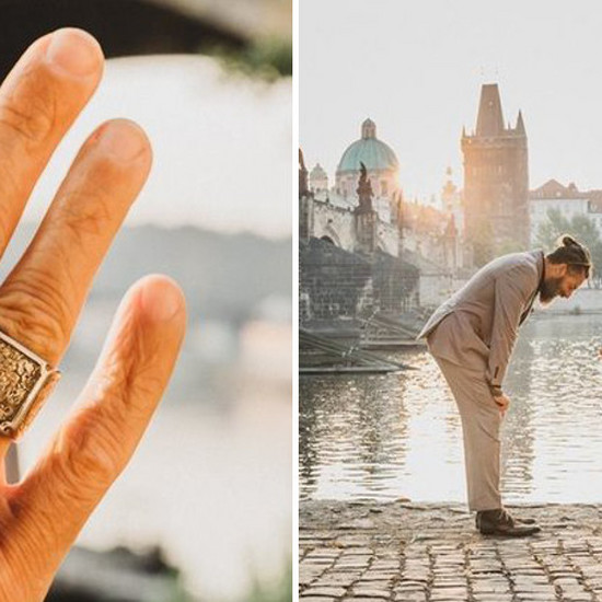 Она предложила ему на мосту в Праге, но это был объект, который она ему дала, что привело его к слезам