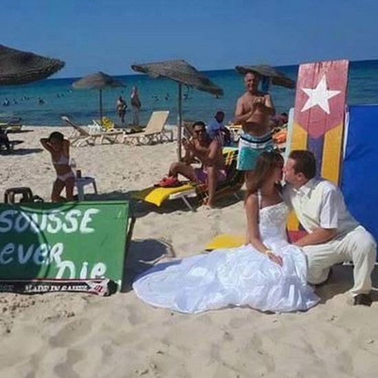 Они вышли замуж на пляже в Сусе, чтобы показать, что терроризм никогда не победит с любовью (видео)