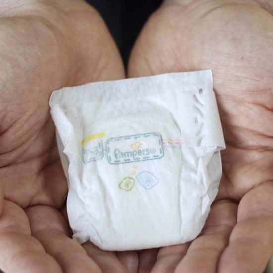 Памперс создал мини-таблетки для недоношенных детей и отдает их больницам. В конце концов, кто-то подумал об этом