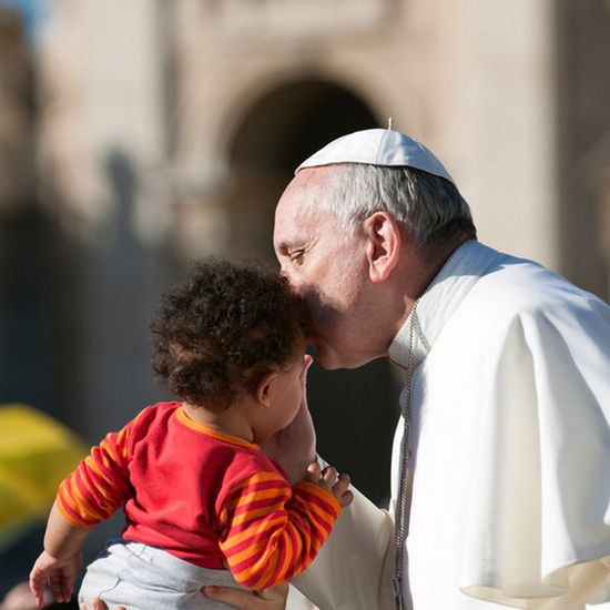 Папа поддерживает грудное вскармливание на публике - он призывает нас сделать это в церкви