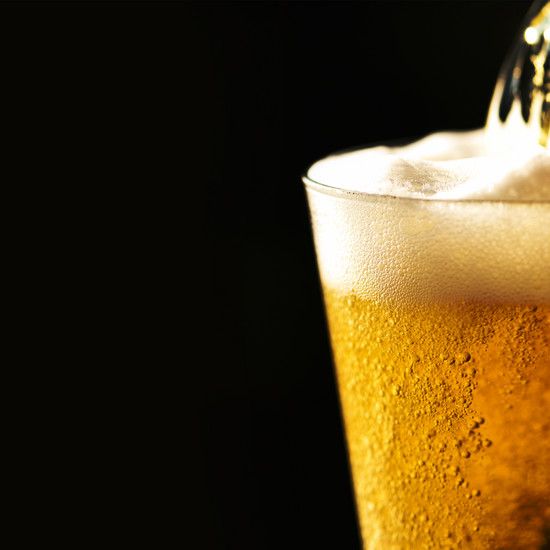 Пиво оказывает хорошее влияние на сердце. Ученые советуют им пить его каждый день и говорить: «Пиво - это буйда!