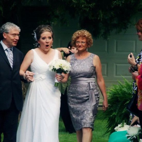 Почему эта невеста так удивлена? Вы не можете догадаться, какой сюрприз она получила!