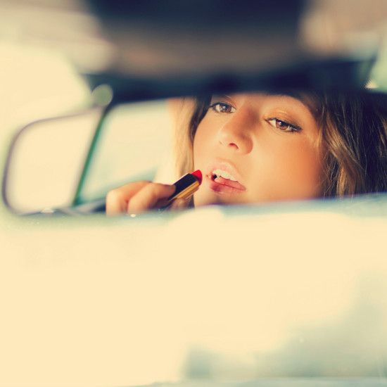 Почти половина женщин рисуют в машине. Как сделать это более эффективно (и безопасно)?
