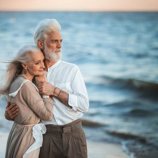 Пожилая пара показывает, что любовь стоит со временем. Эти фотографии переместили полмиллиона человек