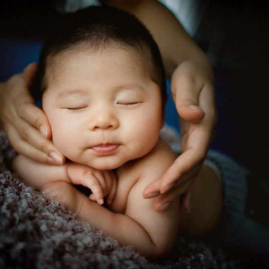 Нет детей и поцелуев - акушерка дает 7 правил поведения новорожденного ребенка