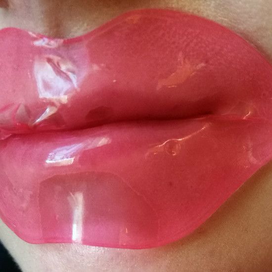 Я попробовал розовую маску для 3 злотых на губах, взломанных от мороза. Какое облегчение! [Наш тест]