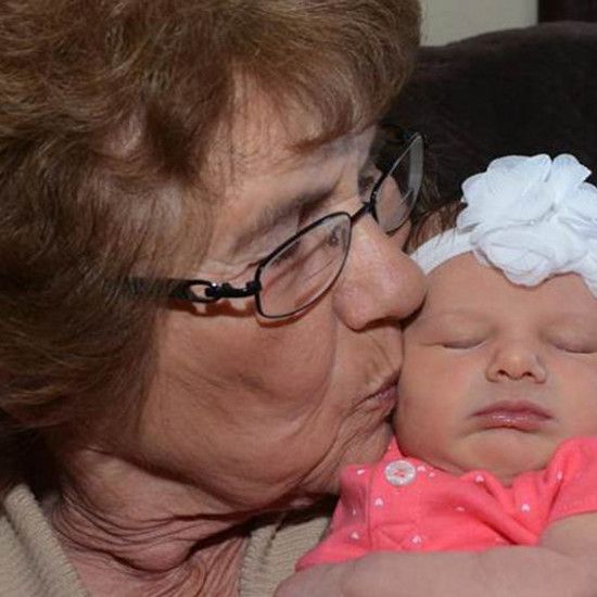 Самая счастливая бабушка в мире: ему 86 лет, и у него такое же число правнуков!