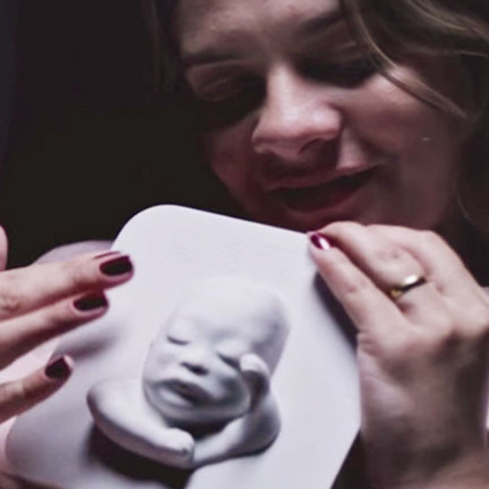 Слепая беременная женщина впервые видит своего ребенка. Смотрите движущееся видео