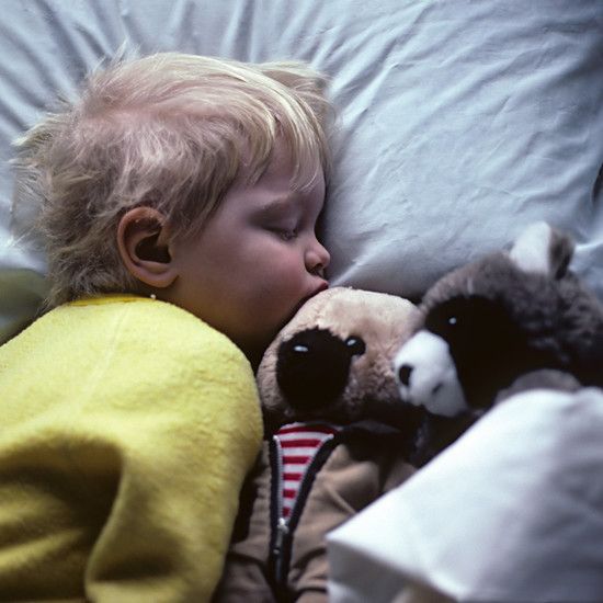 В какое время ребенок засыпает, чтобы быть здоровее [часовой график соответствует возрасту]
