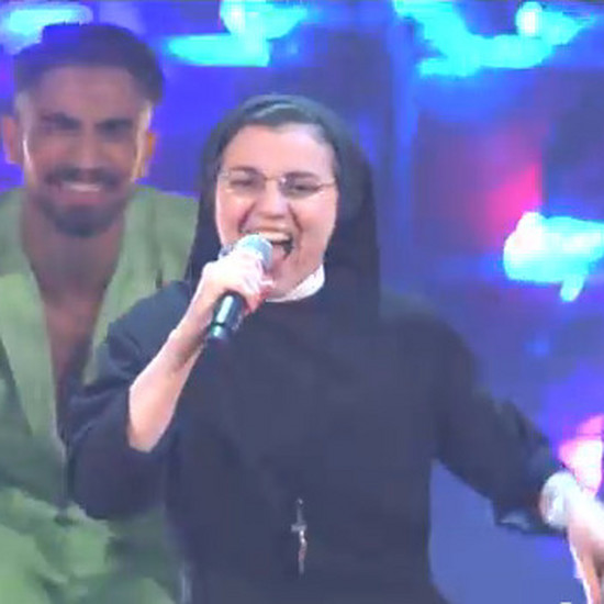Помните пение монахини? Сестра Кристина только что выиграла итальянский The Voice. Смотрите ее заключительные выступления