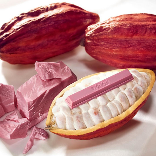 KitKat был создан в розовом шоколаде! Мы хотим съесть это сейчас, немедленно